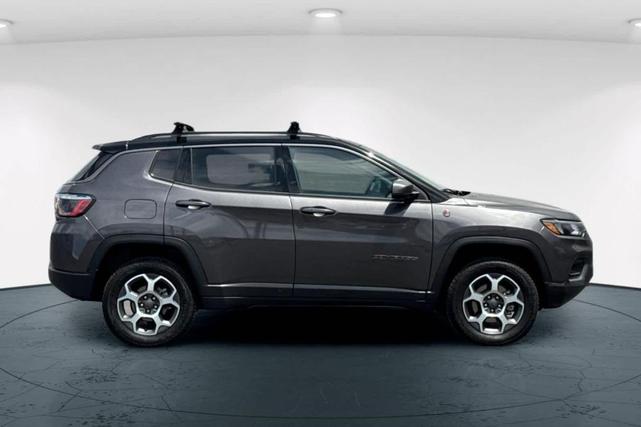 Photo of 2022 Granite Crystal Clearcoat Metallic Jeep Compass