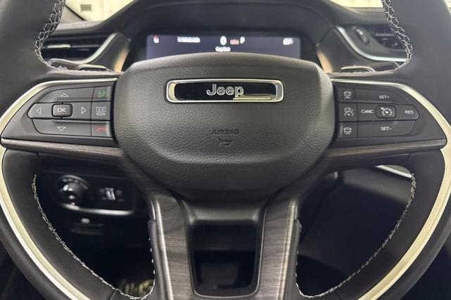 Photo of 2025 Bright White Clearcoat Jeep Grand Cherokee