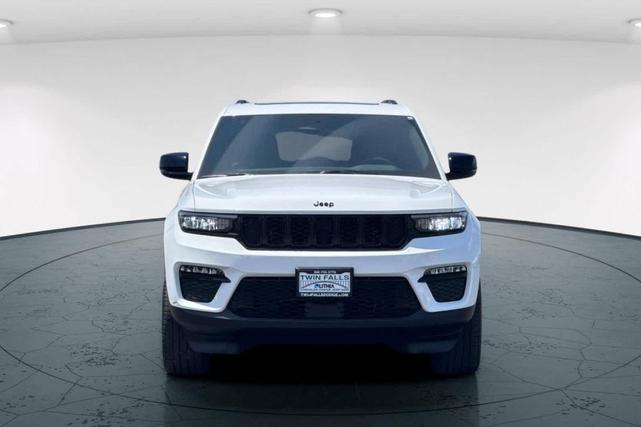 Photo of 2025 Bright White Clearcoat Jeep Grand Cherokee