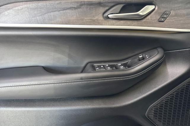 Photo of 2025 Bright White Clearcoat Jeep Grand Cherokee