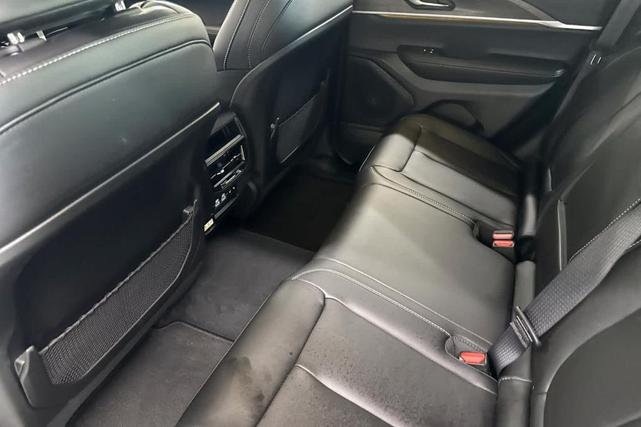 Photo of 2025 Bright White Clearcoat Jeep Grand Cherokee