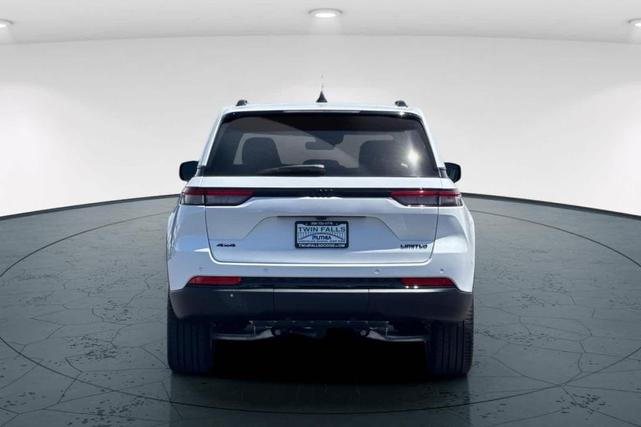 Photo of 2025 Bright White Clearcoat Jeep Grand Cherokee