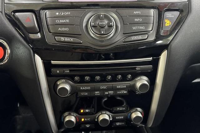 Photo of 2018 Brilliant Silver Nissan Pathfinder