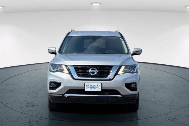 Photo of 2018 Brilliant Silver Nissan Pathfinder