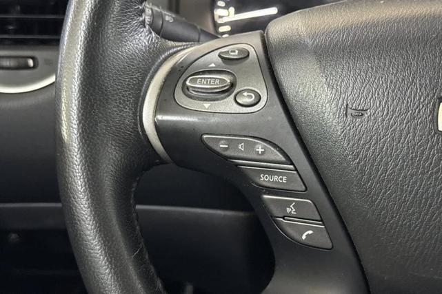 Photo of 2018 Brilliant Silver Nissan Pathfinder