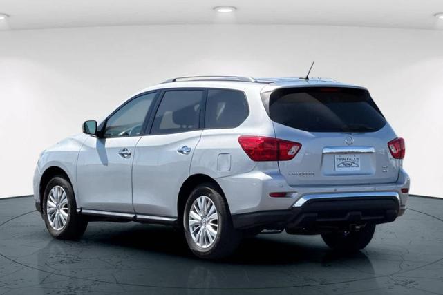 Photo of 2018 Brilliant Silver Nissan Pathfinder