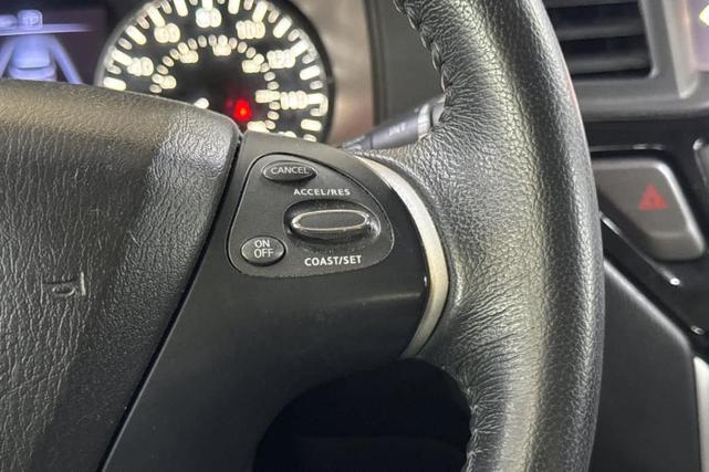 Photo of 2018 Brilliant Silver Nissan Pathfinder