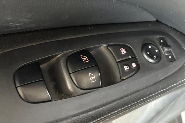 Photo of 2018 Brilliant Silver Nissan Pathfinder