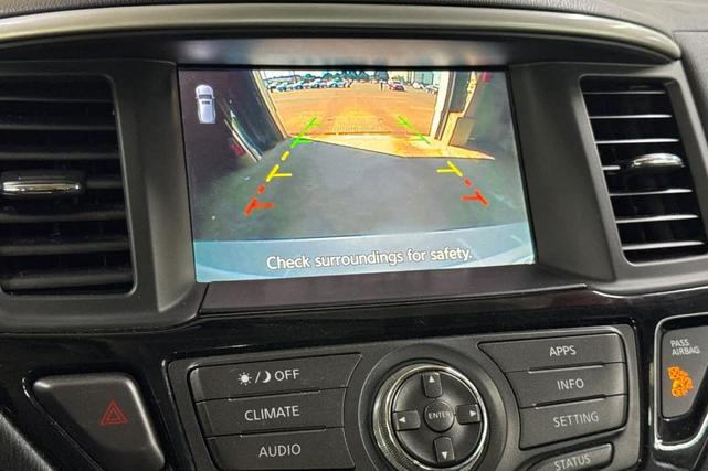 Photo of 2018 Brilliant Silver Nissan Pathfinder