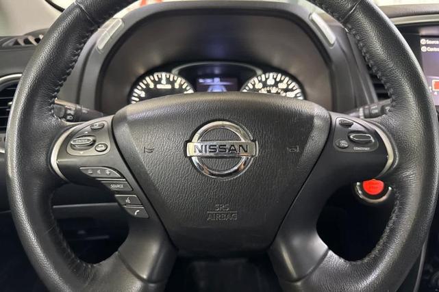 Photo of 2018 Brilliant Silver Nissan Pathfinder