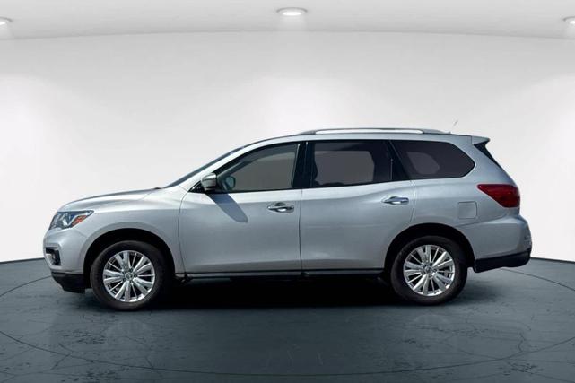 Photo of 2018 Brilliant Silver Nissan Pathfinder