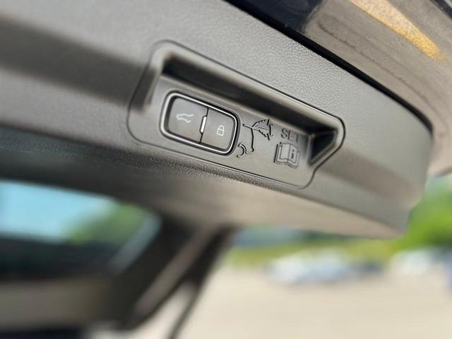 Photo of 2023 Black Metallic Ford Explorer