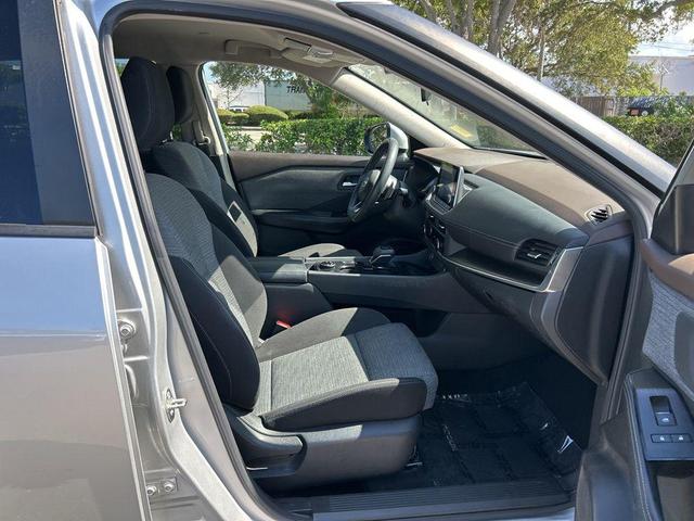 Photo of 2023 Brilliant Silver Metallic Nissan Rogue
