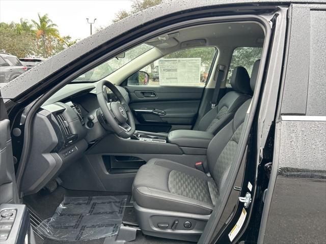 Photo of 2025 Super Black Nissan Pathfinder