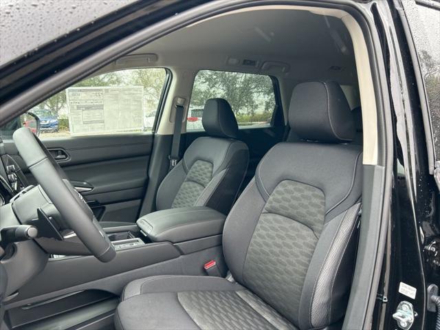 Photo of 2025 Super Black Nissan Pathfinder