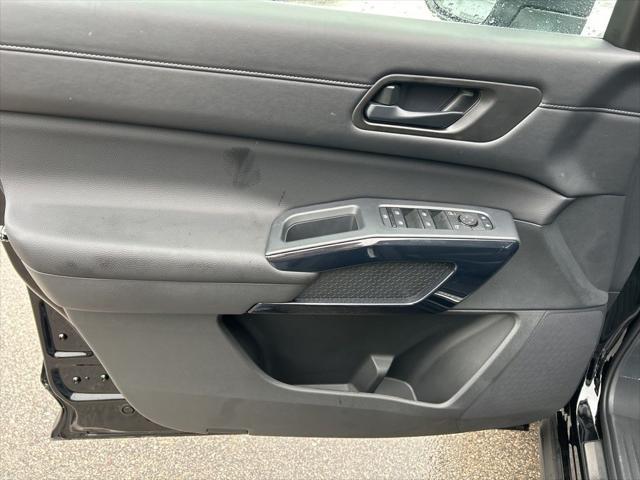 Photo of 2025 Super Black Nissan Pathfinder