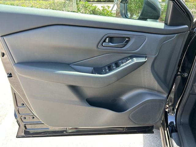 Photo of 2025 Super Black Nissan Rogue