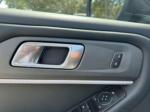 Photo of 2025 Black Metallic Ford Explorer