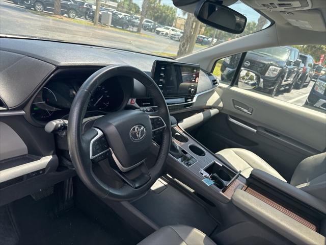 Photo of 2023 Midnight Black Metallic Toyota Sienna