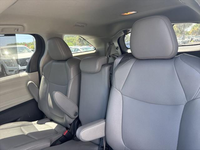 Photo of 2023 Midnight Black Metallic Toyota Sienna