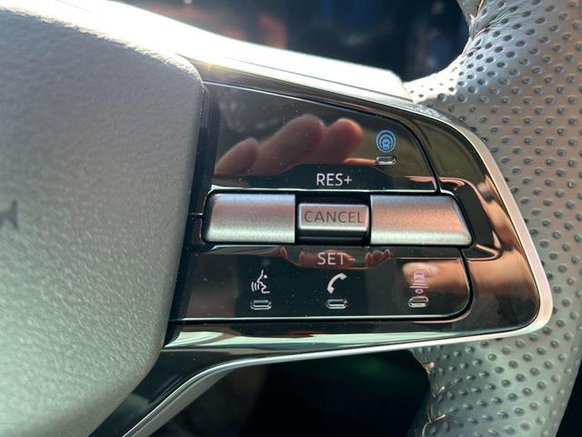 Photo of 2024 Boulder Gray Pearl/Black Diamond Pearl Nissan ARIYA