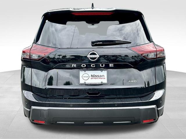 Photo of 2025 Super Black Nissan Rogue