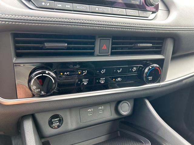 Photo of 2025 Super Black Nissan Rogue