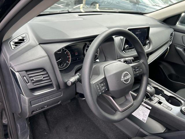 Photo of 2025 Super Black Nissan Rogue