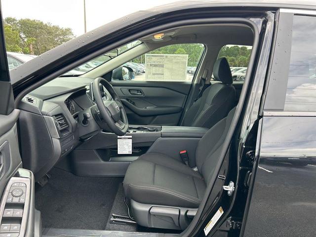 Photo of 2025 Super Black Nissan Rogue
