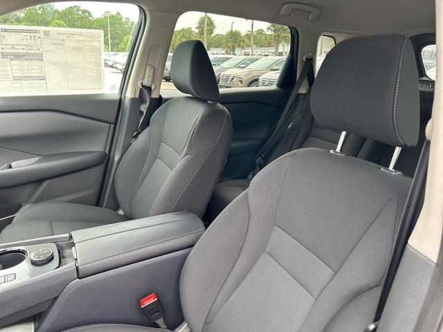 Photo of 2025 Super Black Nissan Rogue