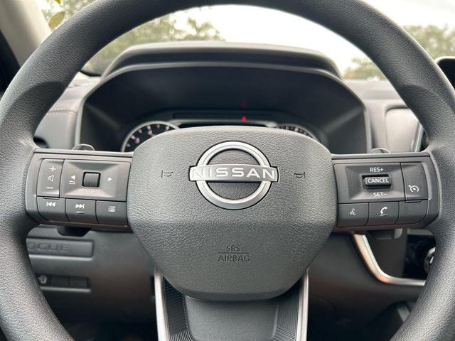 Photo of 2025 Super Black Nissan Rogue