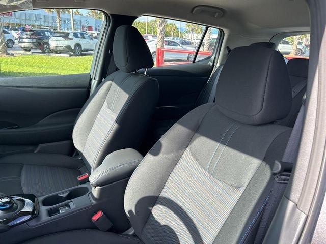 Photo of 2025 Gun Metallic Nissan Leaf