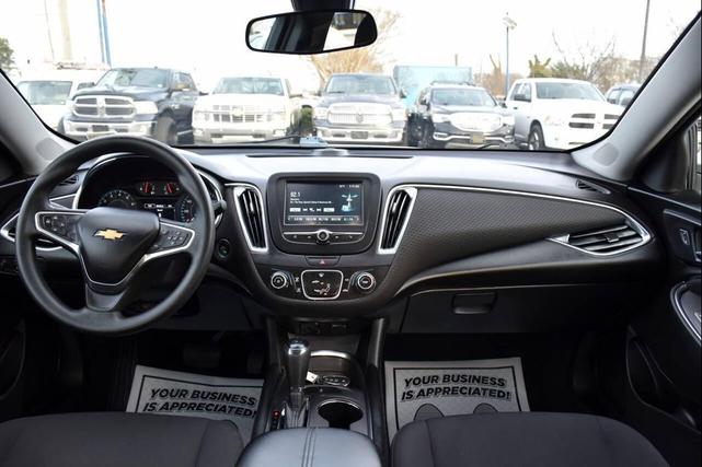 Photo of 2018 White Chevrolet Malibu