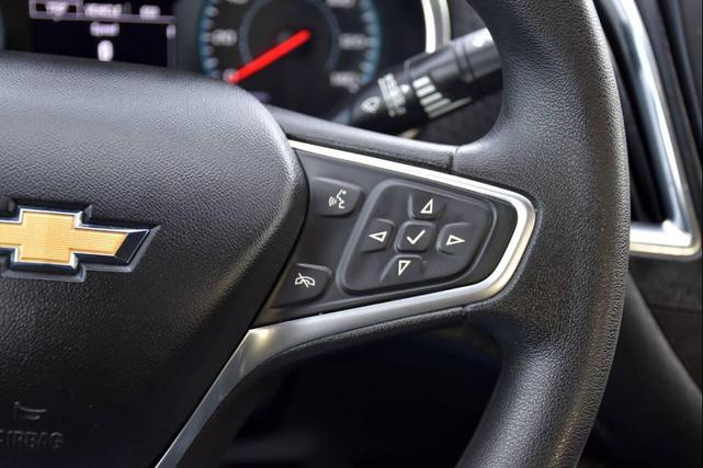 Photo of 2018 White Chevrolet Malibu