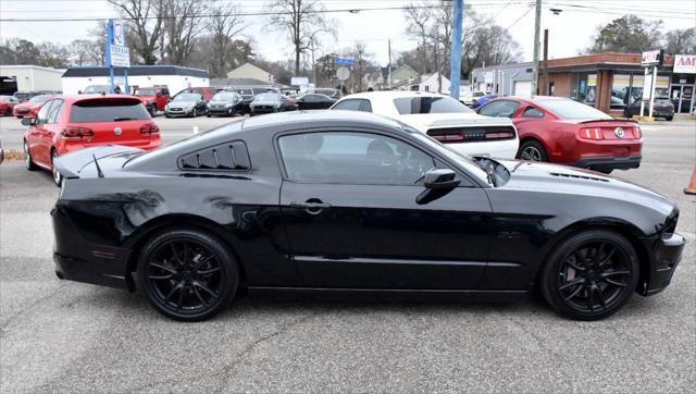 Photo of 2013 Black Ford Mustang
