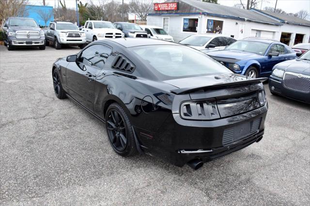 Photo of 2013 Black Ford Mustang