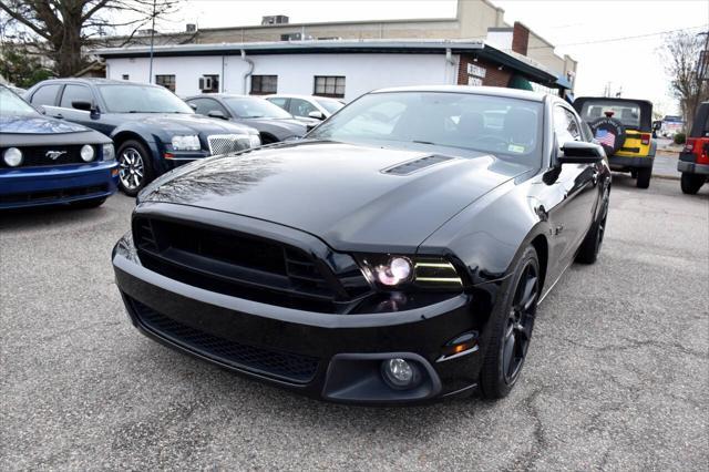 Photo of 2013 Black Ford Mustang