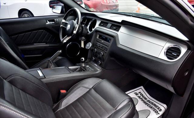 Photo of 2013 Black Ford Mustang