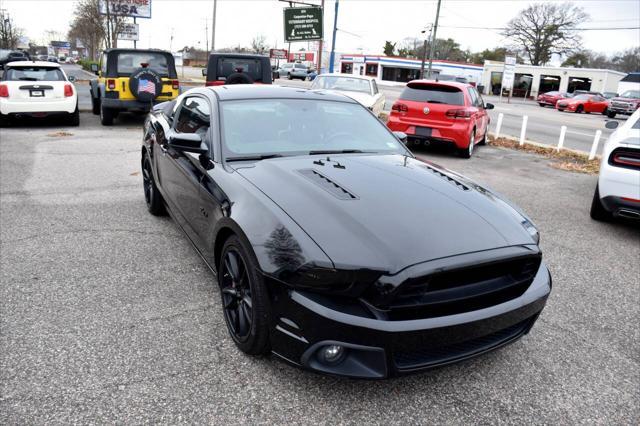 Photo of 2013 Black Ford Mustang