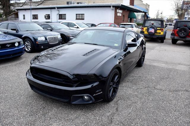 Photo of 2013 Black Ford Mustang