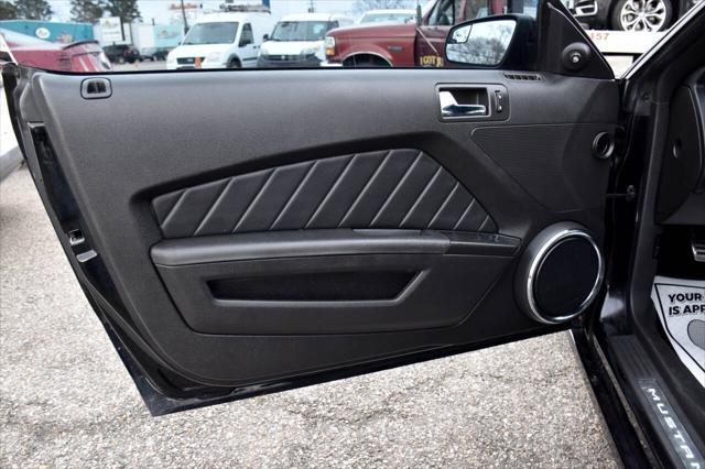 Photo of 2013 Black Ford Mustang