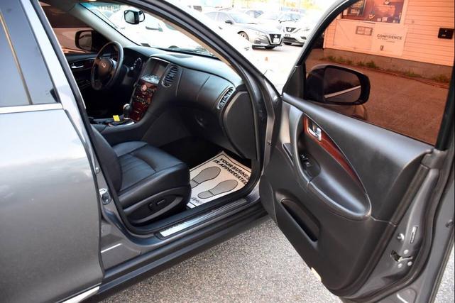 Photo of 2017 Gray INFINITI QX50