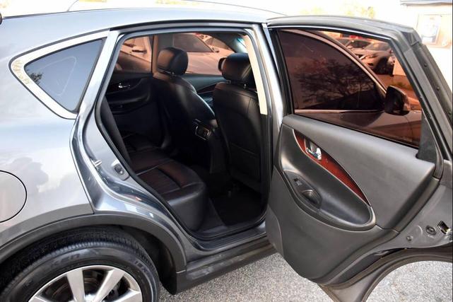 Photo of 2017 Gray INFINITI QX50