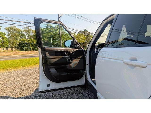 Photo of 2019 Fuji White Land Rover Range Rover