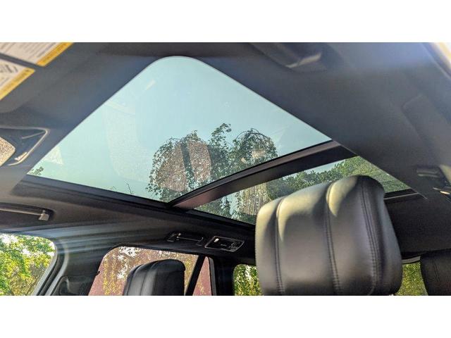 Photo of 2019 Fuji White Land Rover Range Rover