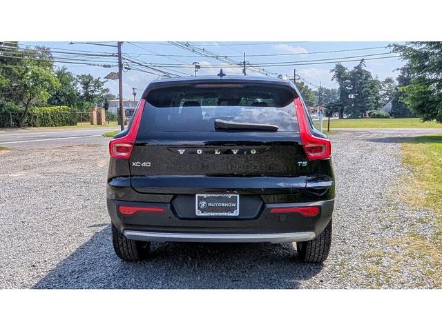 Photo of 2022 Black Volvo XC40