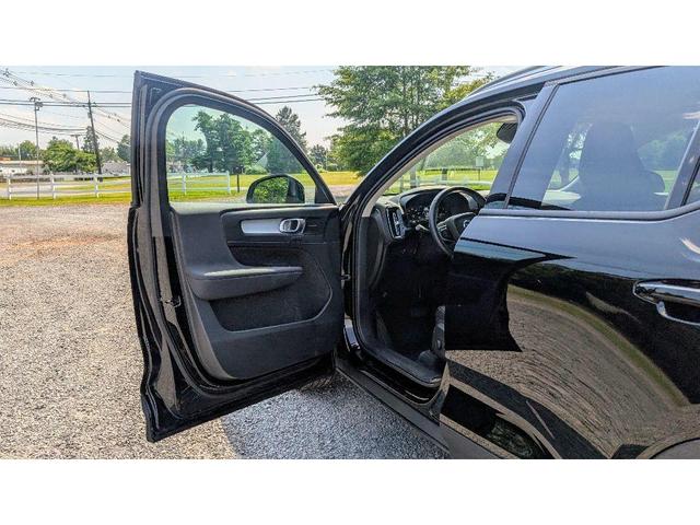 Photo of 2022 Black Volvo XC40