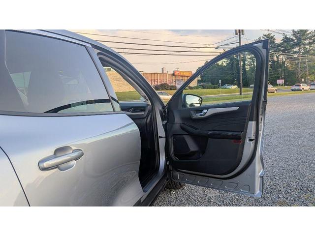 Photo of 2021 Iconic Silver Metallic Ford Escape
