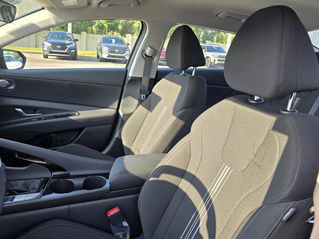 Photo of 2025 Amazon Gray Hyundai ELANTRA HEV