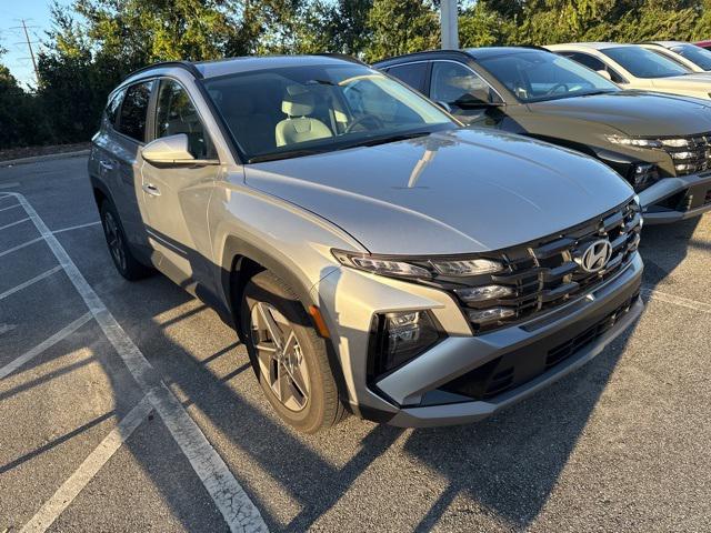 Photo of 2025 Shimmering Silver Hyundai TUCSON